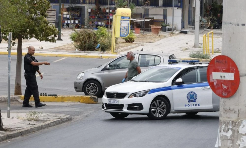 Βίντεο από την καταδίωξη των δραστών που πέταξαν το τσαντάκι με τις χειροβομβίδες στο Κερατσίνι